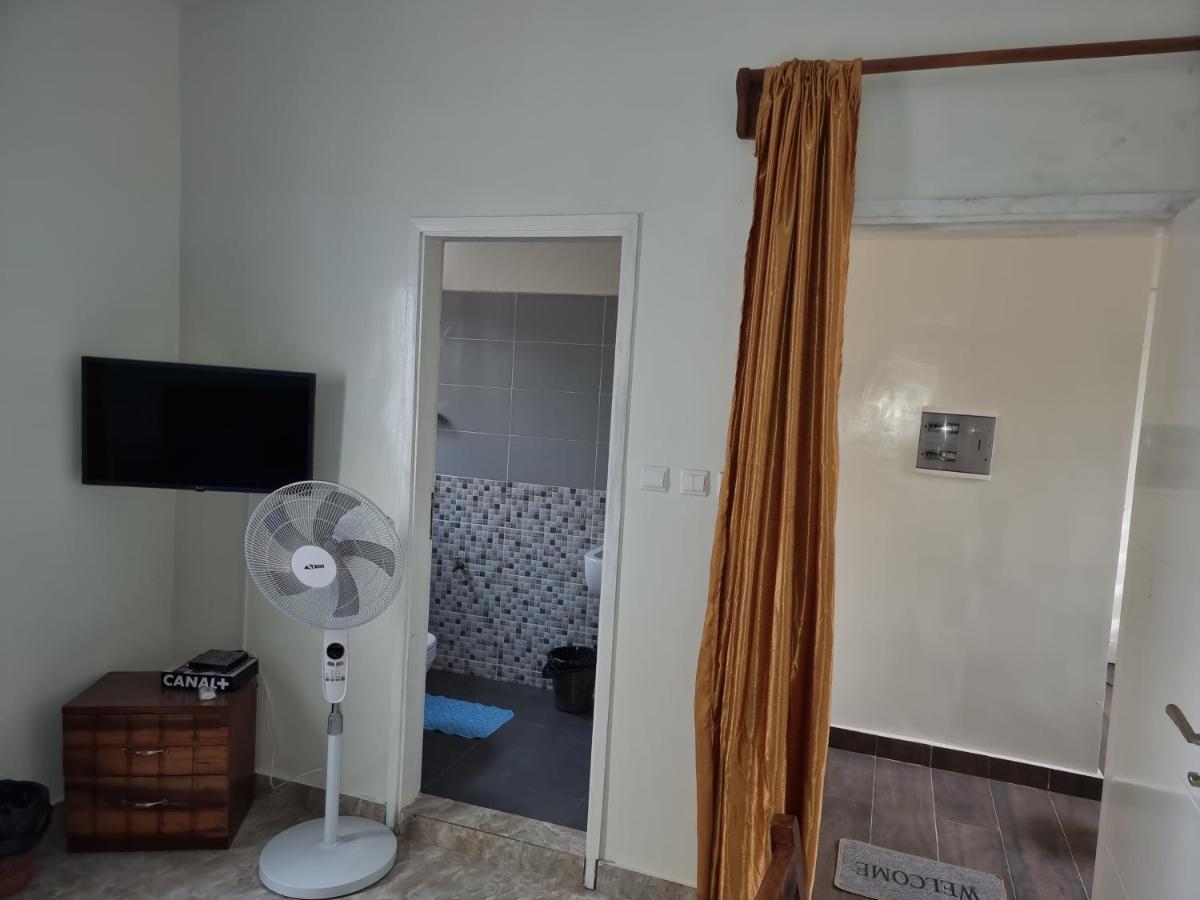 Chambres Privees Climatisees-Douches Personnelles-Neflix-Salon Dakar Bagian luar foto